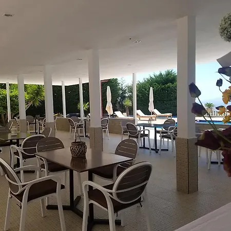 Relax מלון